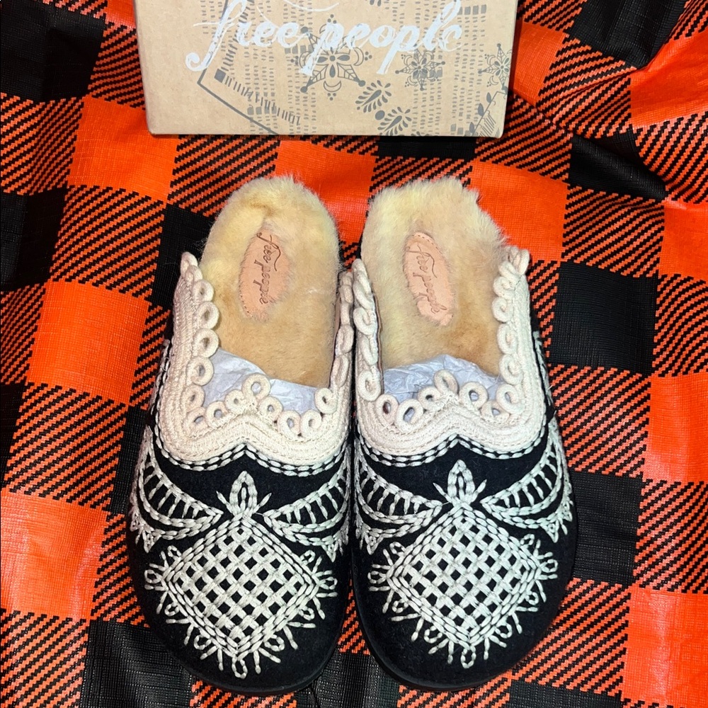 BNIB Free People Walden Footbed Embroidered Shoes